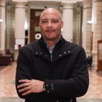 Extranjero podrá obtener la residencia definitiva y anulan orden de expulsión