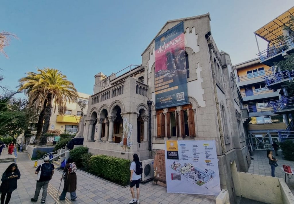 Universidad Academia Humanismo Cristiano