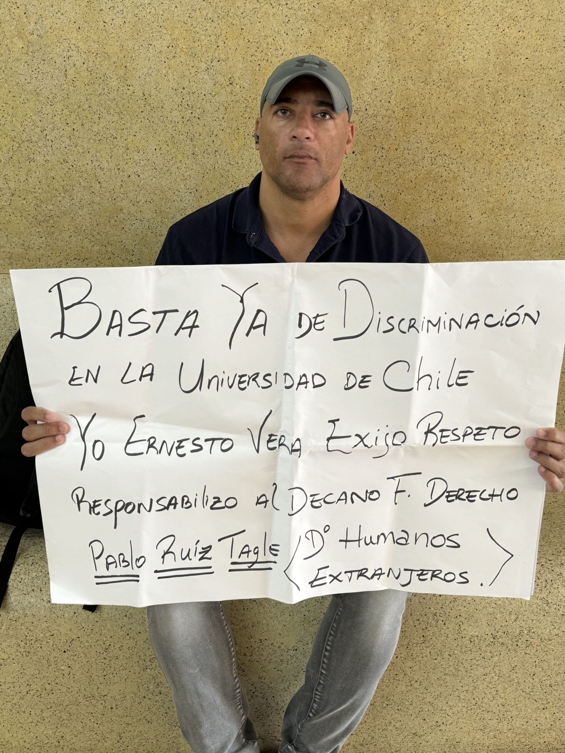 Universidad de Chile tolera las tomas pero no protestas de extranjeros
