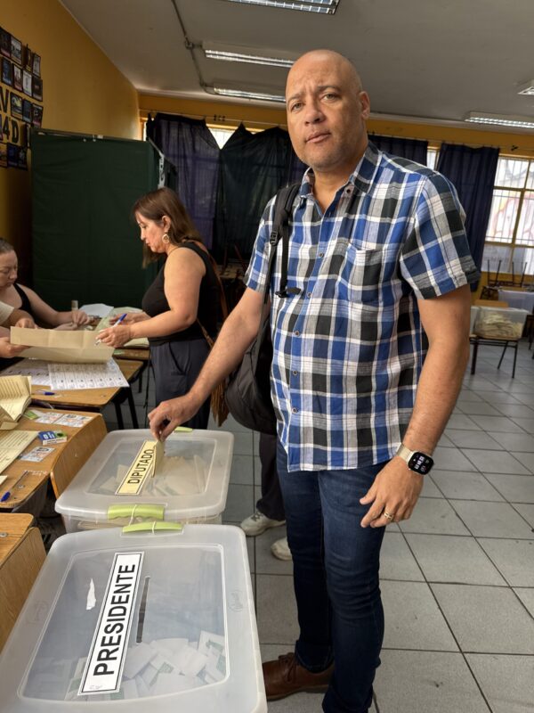 votando en las elecciones presidenciales
